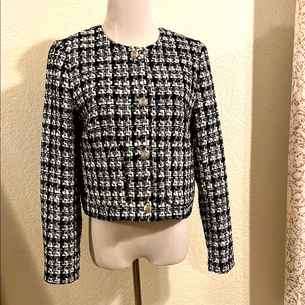 Like new black and white tweed short jacket